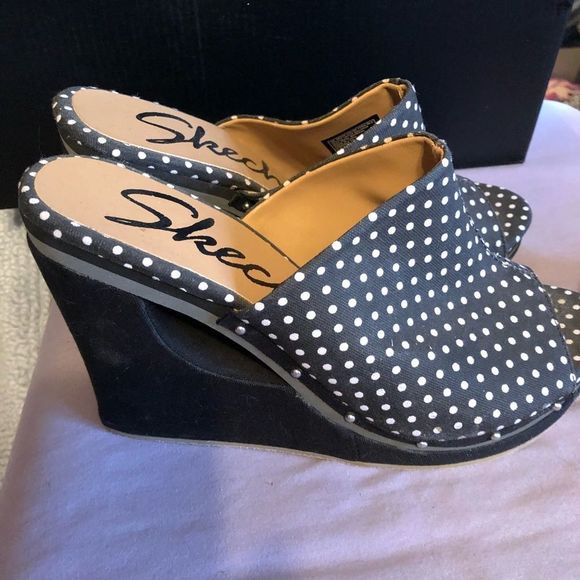 Sketchers open toe sliders - Picture 2 of 8